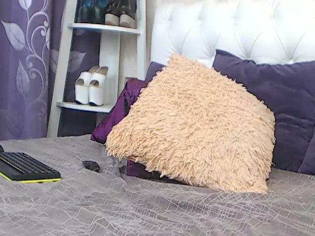 Live sex webcam photo for LyLeonor #253930402