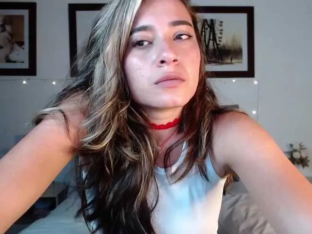 Live sex webcam photo for alicia-donato #241227646