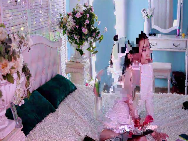 Live sex webcam photo for SashaBrie #253734663