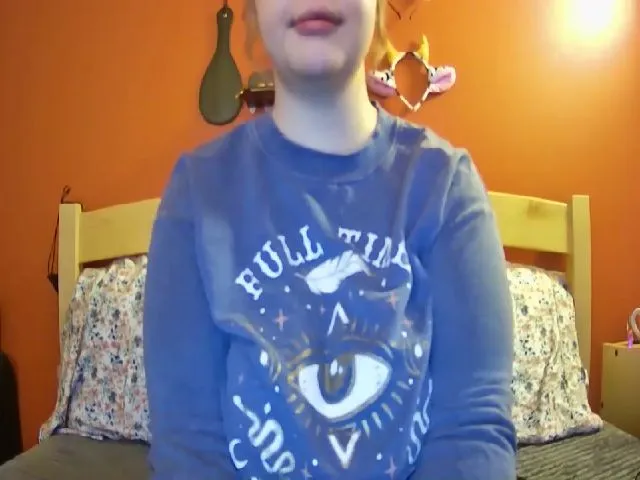 Live sex webcam photo for Lizzybabie #252420168
