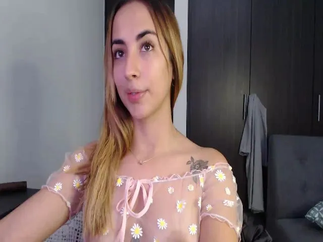 Live sex webcam photo for April_dew #254502385