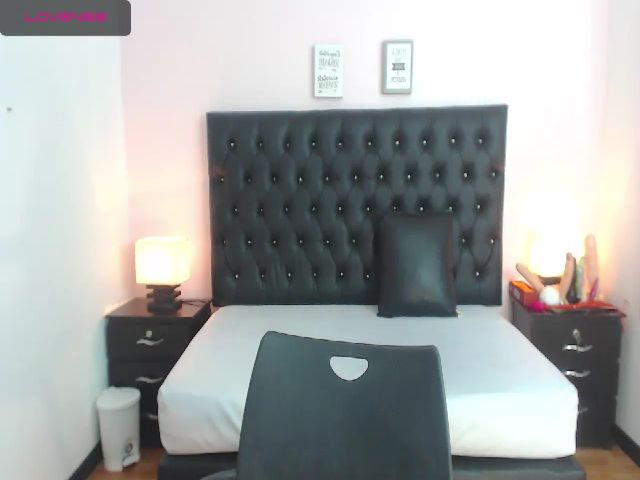 Live sex webcam photo for Shantal_19 #256457536