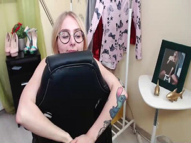 Live sex webcam photo for DIRTYgianna #253859469