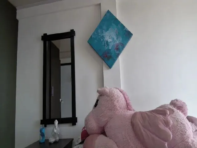 Live sex webcam photo for Aliicia #253524341