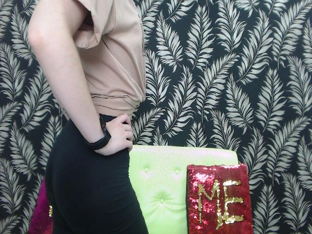 Live sex webcam photo for MollyTravis #261908294