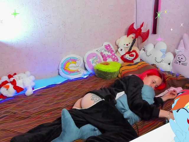 Live sex webcam photo for KiraLiLime #287989965