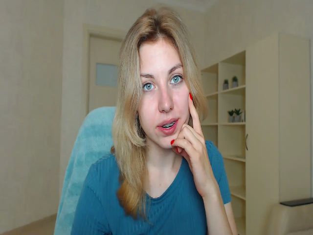 Live sex webcam photo for MollyDiamond1 #256964662