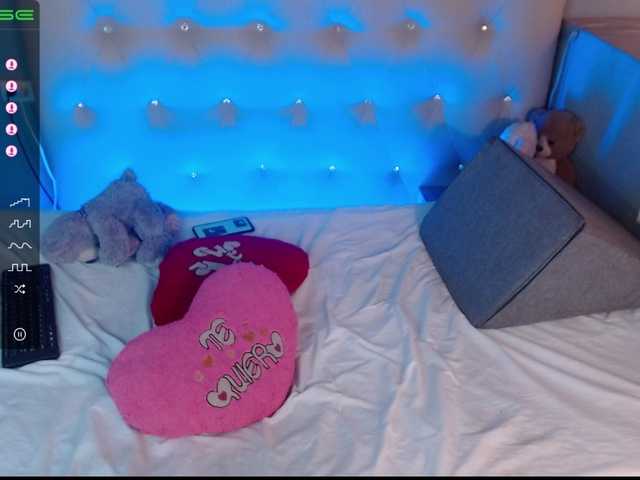 Live sex webcam photo for chloe-rosse #254403459