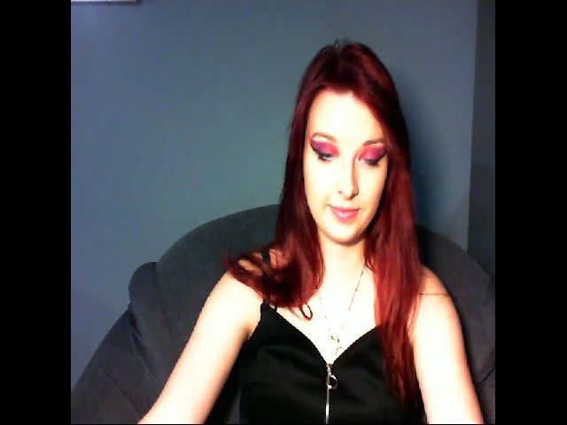 Live sex webcam photo for VirginLuna18 #257119393