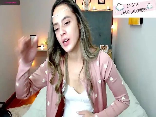 Live sex webcam photo for Laura_Lovee_ #260327494