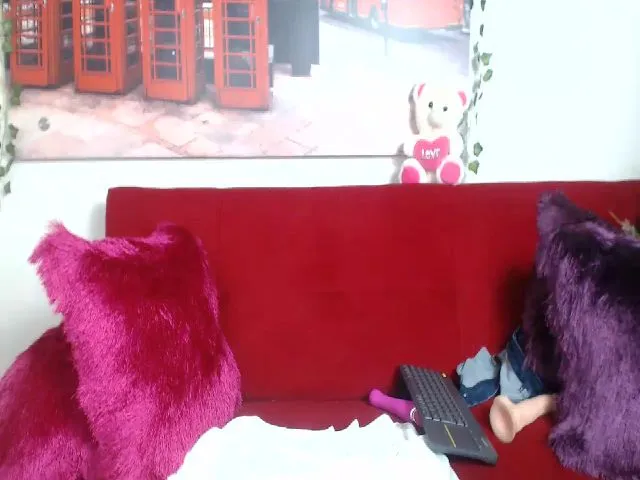 Live sex webcam photo for Emiliarain #252362386