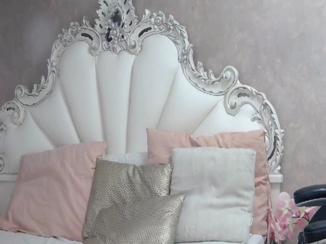 Live sex webcam photo for SoffyyHot #258830133