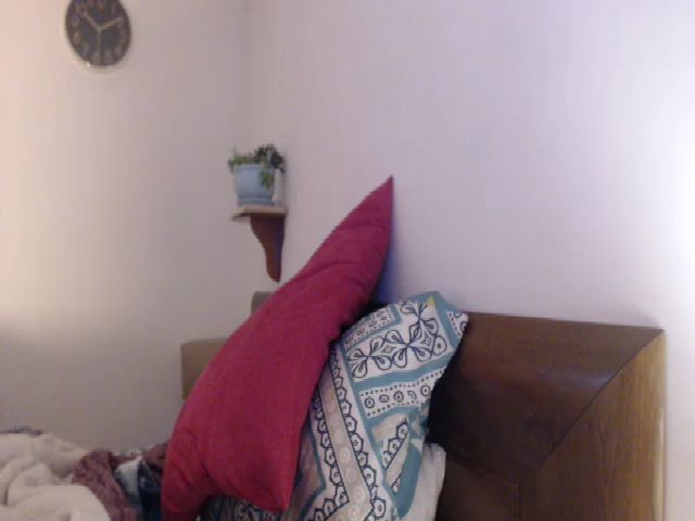 Live sex webcam photo for isabellazee2 #258393197