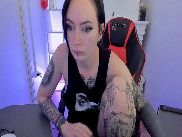 Live sex webcam photo for HelenCarter #256496584