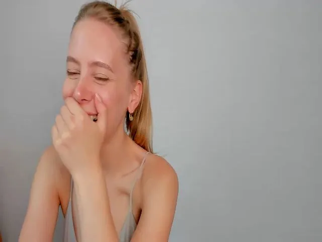 Live sex webcam photo for WowAlina_ #261401528