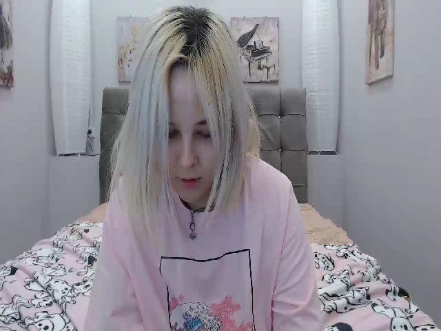 Live sex webcam photo for Helokit #254092098