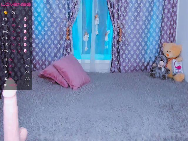 Live sex webcam photo for MadissonKiss #265350911