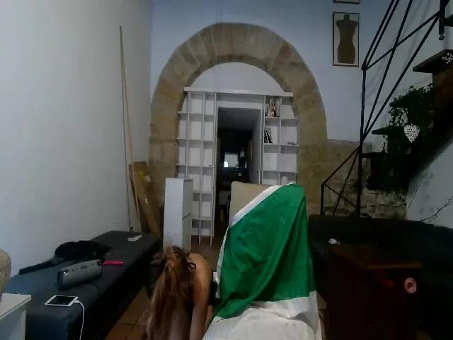 Live sex webcam photo for Cami_coquine #255118832