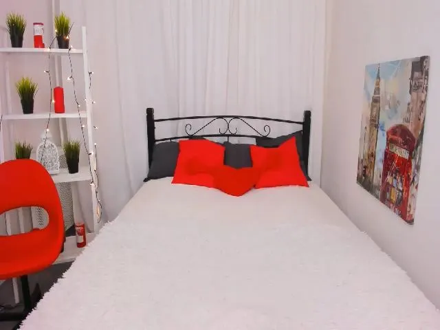 Live sex webcam photo for CiaoBellaXXX #252438339