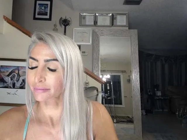 Live sex webcam photo for adrianna_fox #287953184