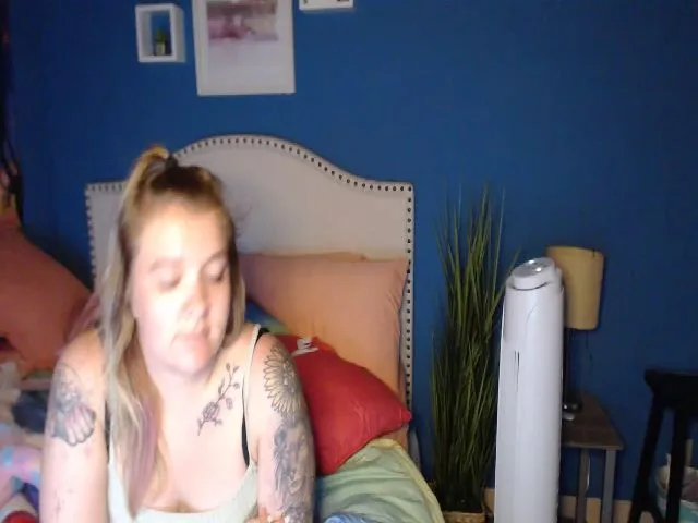 Live sex webcam photo for SnowWhiteXxxx #265301768