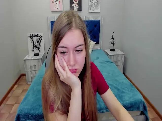 Live sex webcam photo for LorraineIce #253439998
