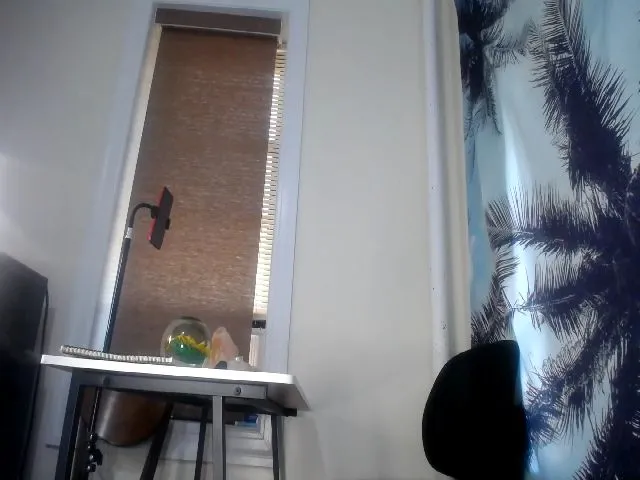 Live sex webcam photo for Slimmamiijen #256378572