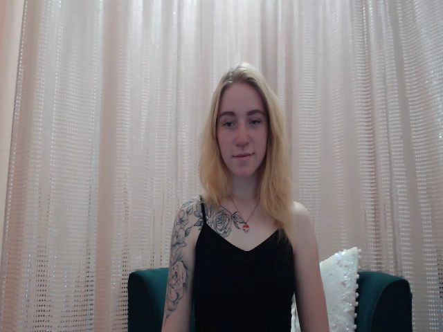 Live sex webcam photo for RedBerryy #255568327