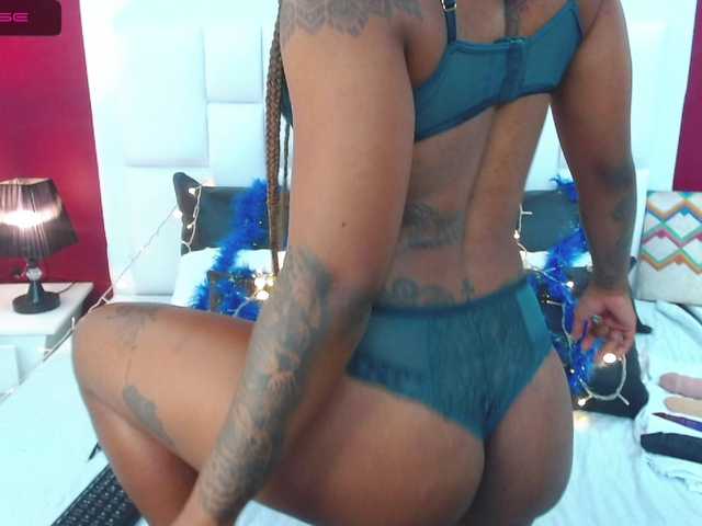 Live sex webcam photo for samantaafox #247328815