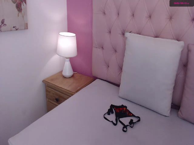 Live sex webcam photo for Keyra_R #253499094