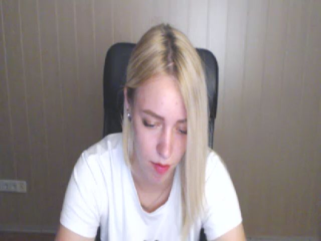 Live sex webcam photo for KetiLove_ #256523632