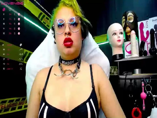 Live sex webcam photo for Rubi_slave #260570072
