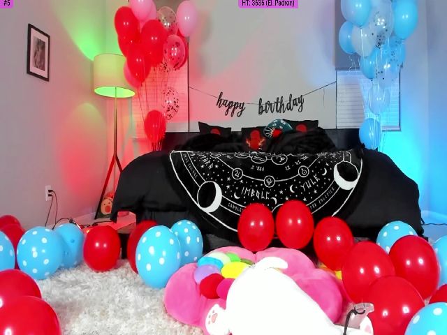 Live sex webcam photo for KasaraWood #254684493