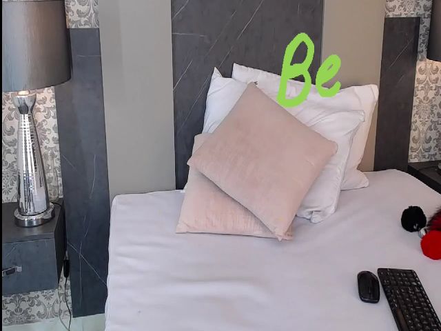 Live sex webcam photo for NoaVega #261638997