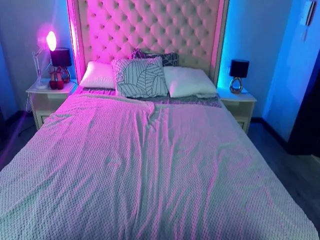 Live sex webcam photo for MonicaSage #259059941