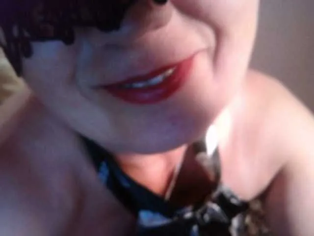 Live sex webcam photo for leeloofire #249656232