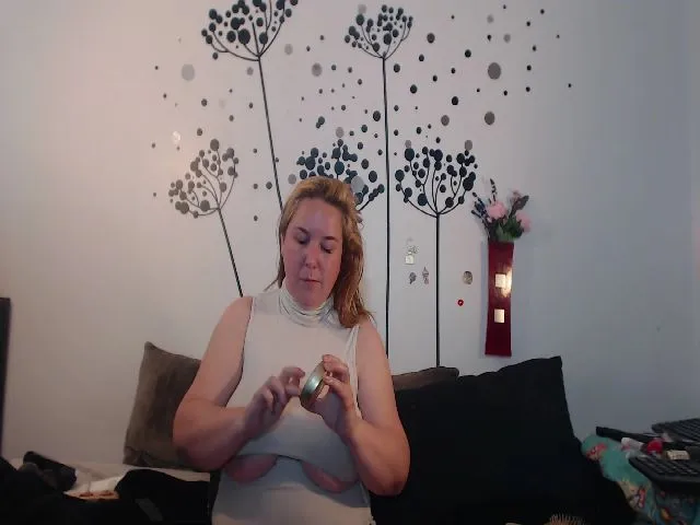 Live sex webcam photo for voluptuousDDD #258357301