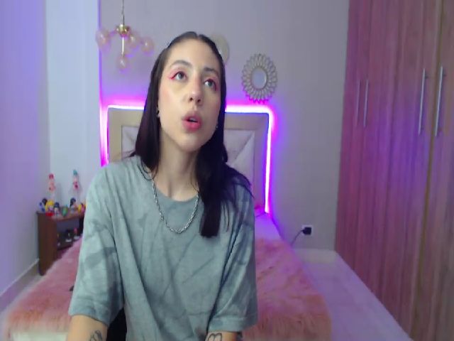 Live sex webcam photo for Emily_evans18 #262897567