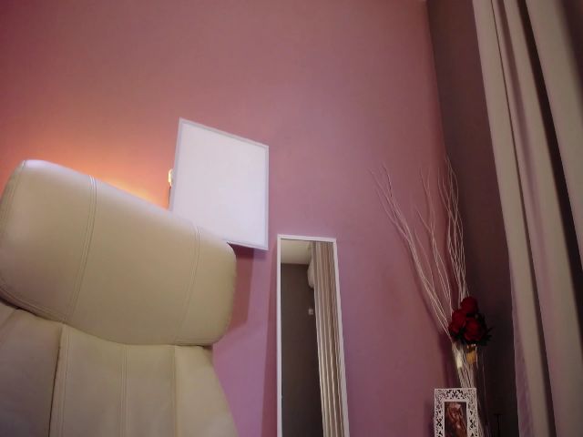 Live sex webcam photo for RaniaVibes #255441764