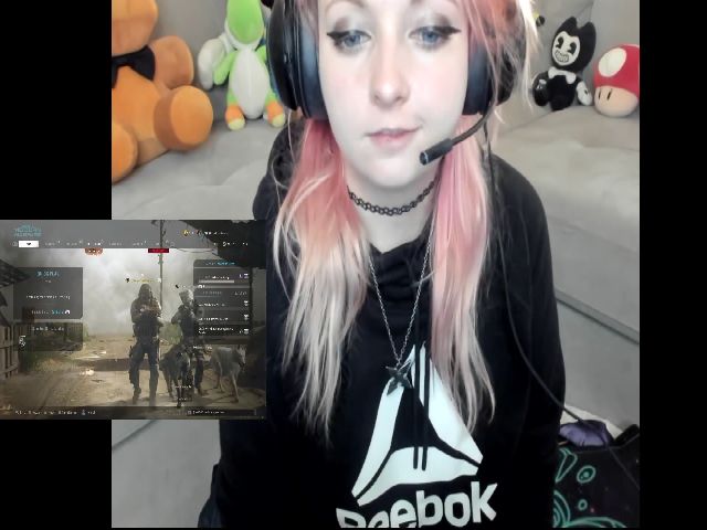 Live sex webcam photo for PrincessBluu #252623790