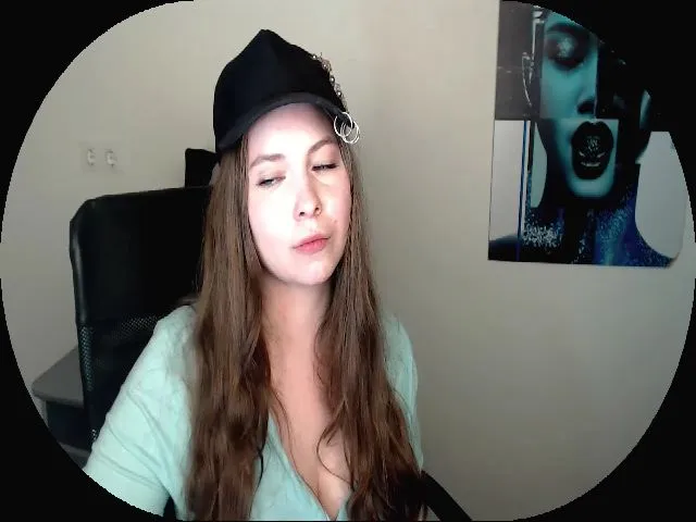 Live sex webcam photo for MollyMey #265113775