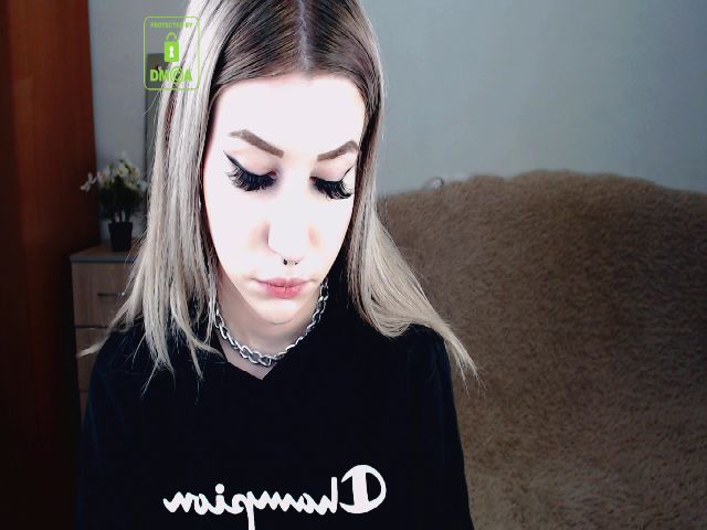 Live sex webcam photo for Alison_Moonli #262437566