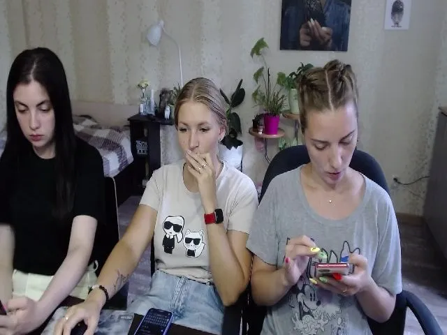 Live sex webcam photo for Emi_lywild #256942006