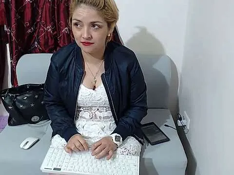 Live sex webcam photo for Samantha_benet #242368386