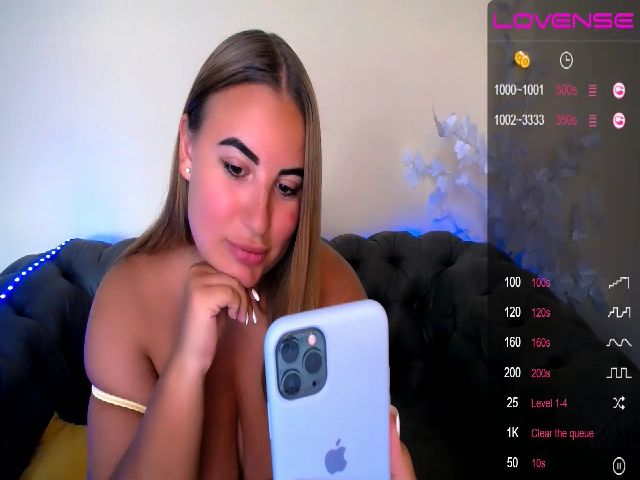 Live sex webcam photo for HarleyQuinnX_ #253088945