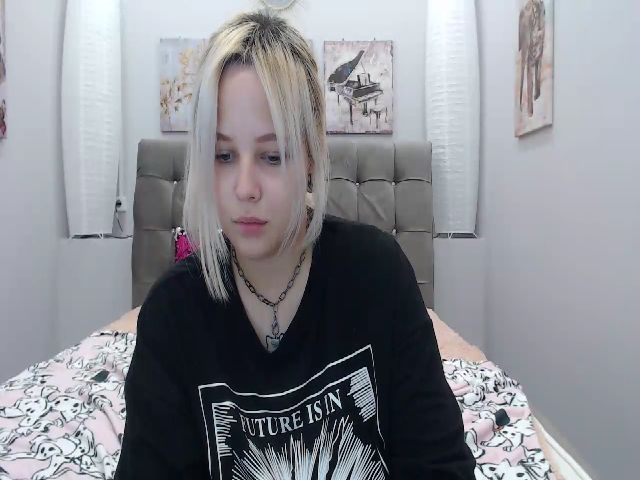 Live sex webcam photo for Helokit #253002193