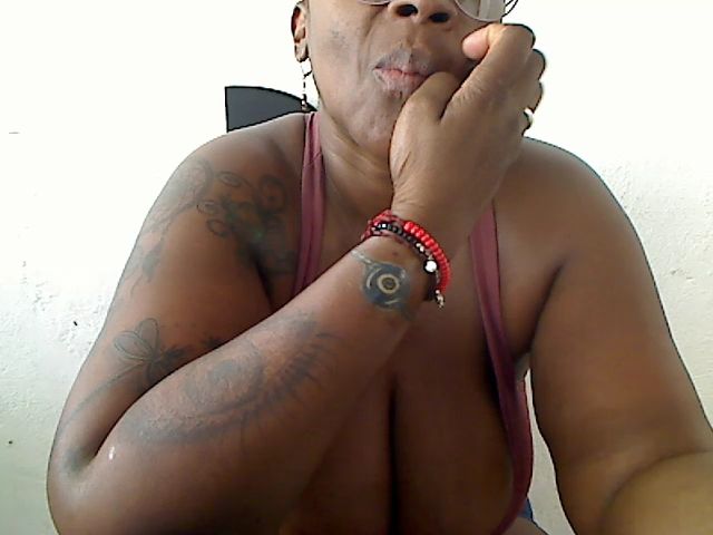 Live sex webcam photo for Assbigxhot9 #252518356