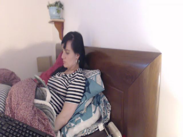 Live sex webcam photo for isabellazee2 #256583121