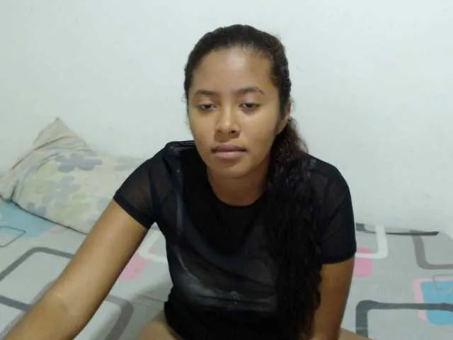 Live sex webcam photo for couplelatinx #241678765