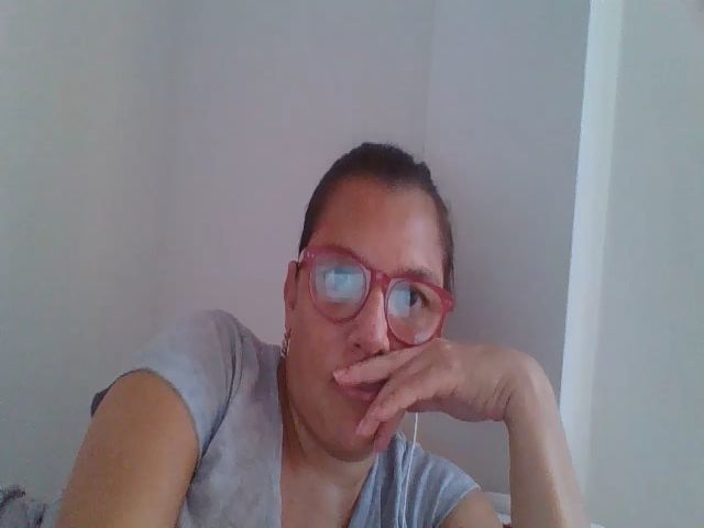 Live sex webcam photo for SweetLola01 #258890363